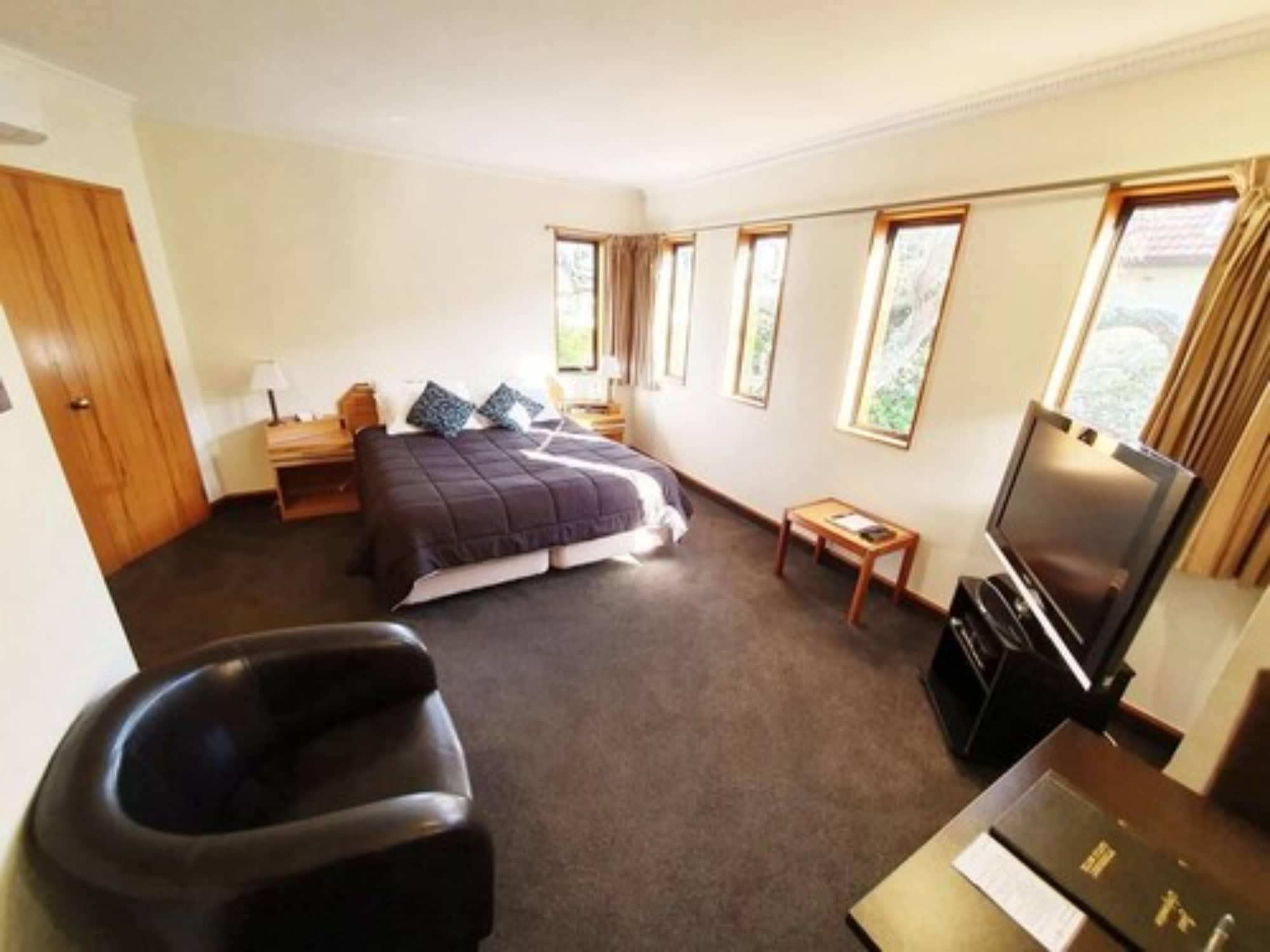Fitzherbert Castle Motel Палмерстон-Норт Экстерьер фото