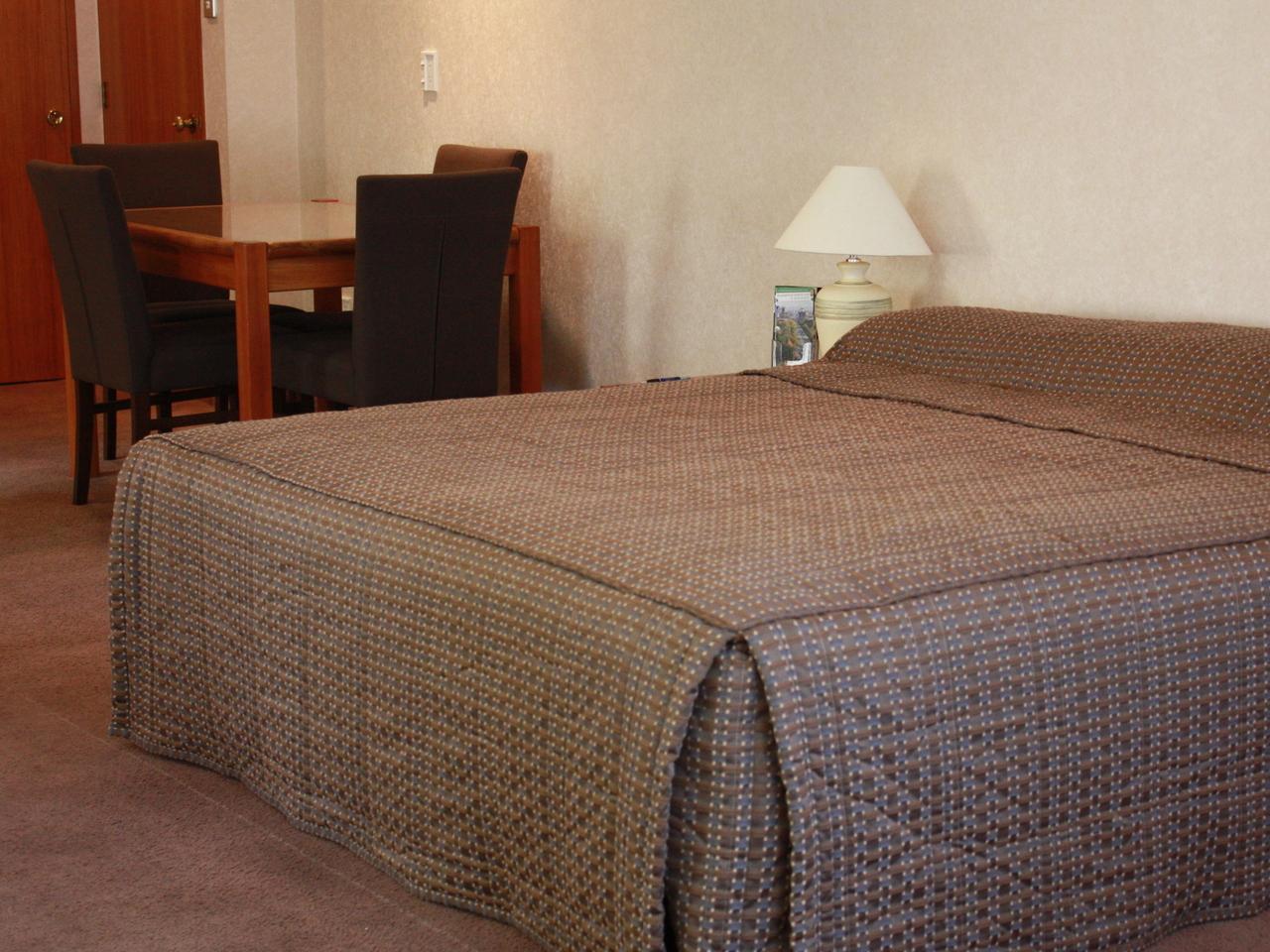 Fitzherbert Castle Motel Палмерстон-Норт Экстерьер фото